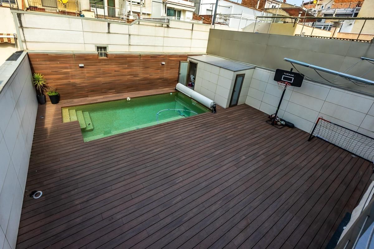Swimming pool of Single-family semi-detached for sale in Sabadell  with Air Conditioner, Heating and Private garden