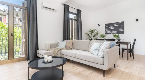 Piso de 5 habitaciones y 3 baños con licencia turística en La Nova Esquerra de lEixample, Barcelona