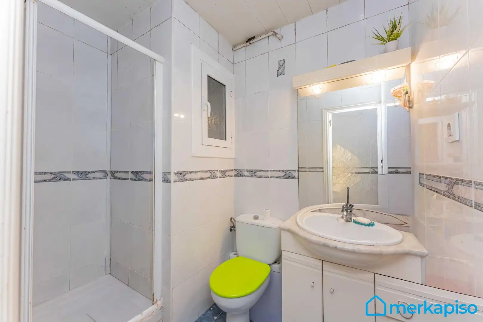 Bathroom of Flat for sale in Viladecans  with Air Conditioner, Heating and Parquet flooring