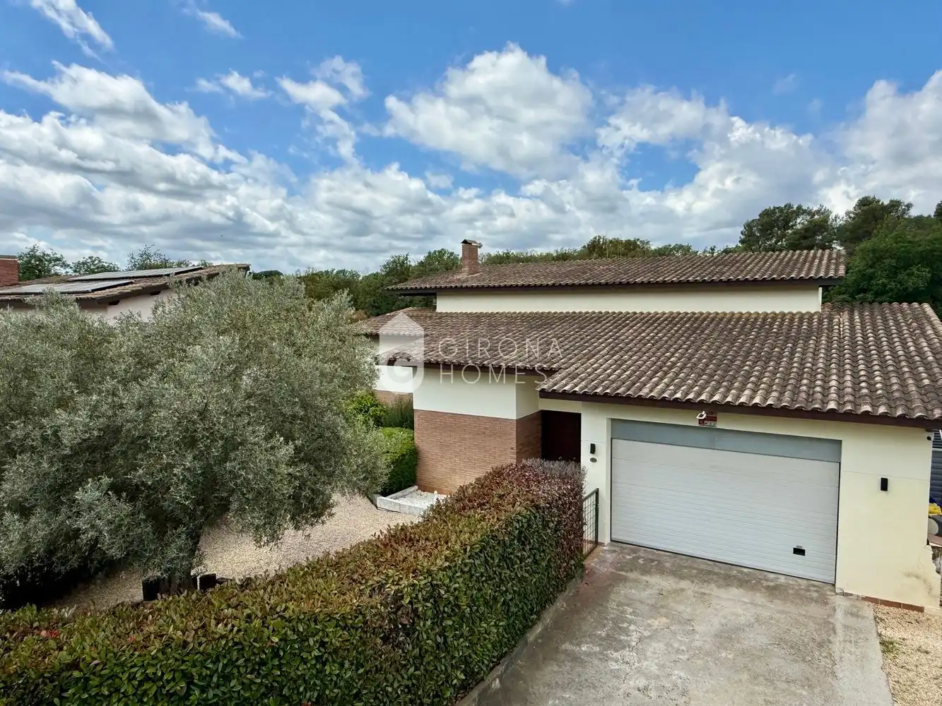 Außenansicht von Haus oder Chalet zum Verkauf in Sant Julià de Ramis mit Klimaanlage, Heizung und Privatgarten