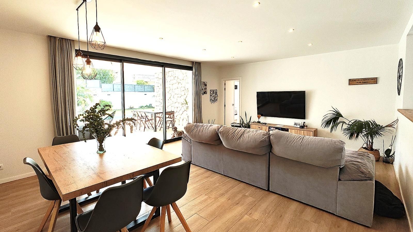 Sala d'estar de Casa o xalet en venda en Marratxí amb Aire condicionat, Jardí privat i Parquet