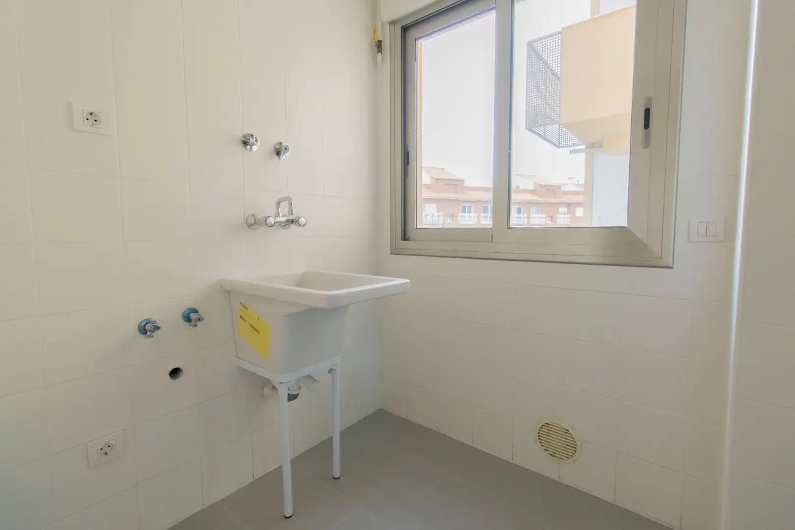 Bany de Pis en venda en Gandia amb Aire condicionat i Piscina comunitària