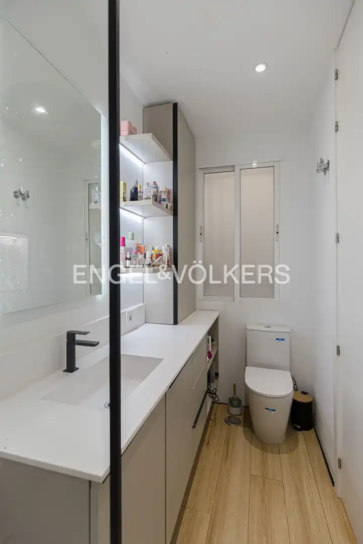 Bathroom of Flat for rent in Madrid  with Air Conditioner, Heating and Furnished
