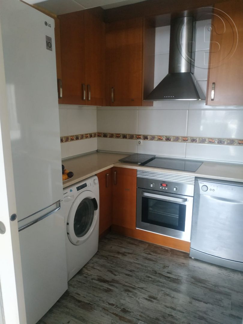 Cuina de Pis de lloguer en Santander amb Calefacció, Parquet i Moblat