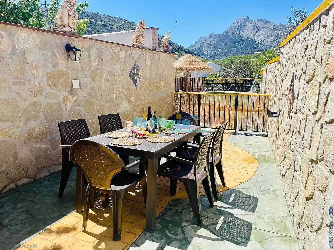 Casa con piscina en venta en Alfarnate, imagen 2