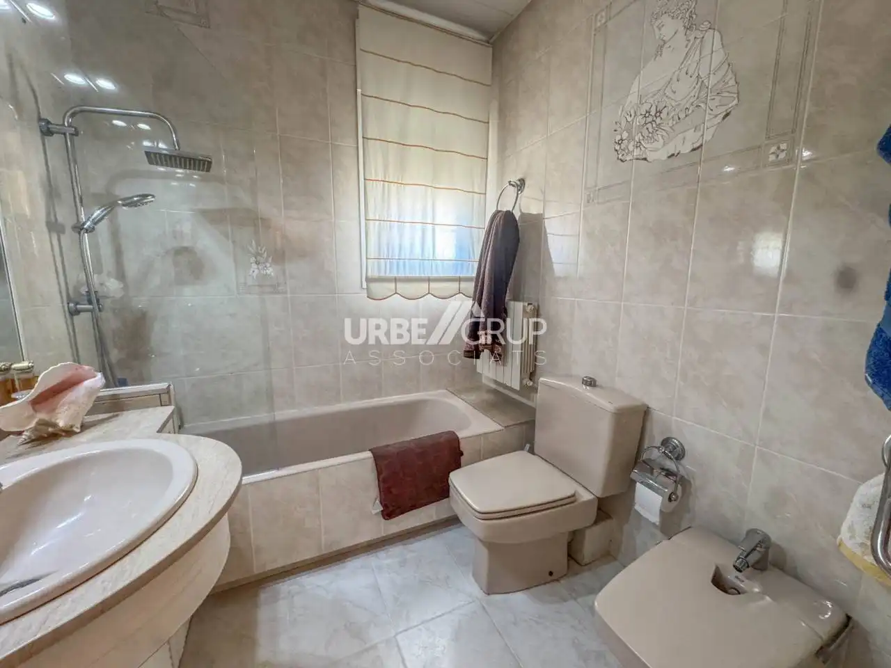Badezimmer von Haus oder Chalet zum Verkauf in Sant Esteve Sesrovires mit Klimaanlage, Heizung und Terrasse