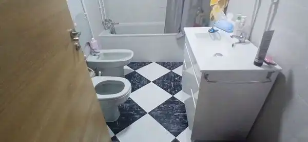 Badezimmer von Wohnung zur untervermieten in Almería mit Klimaanlage, Terrasse und Möbliert