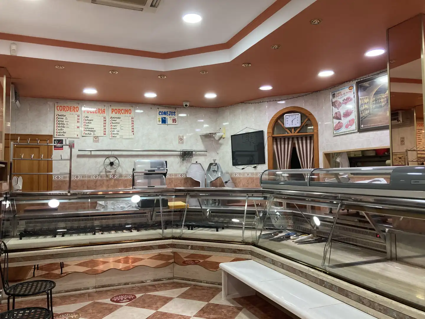 Commercial properties for rent in Torrent  with Air Conditioner