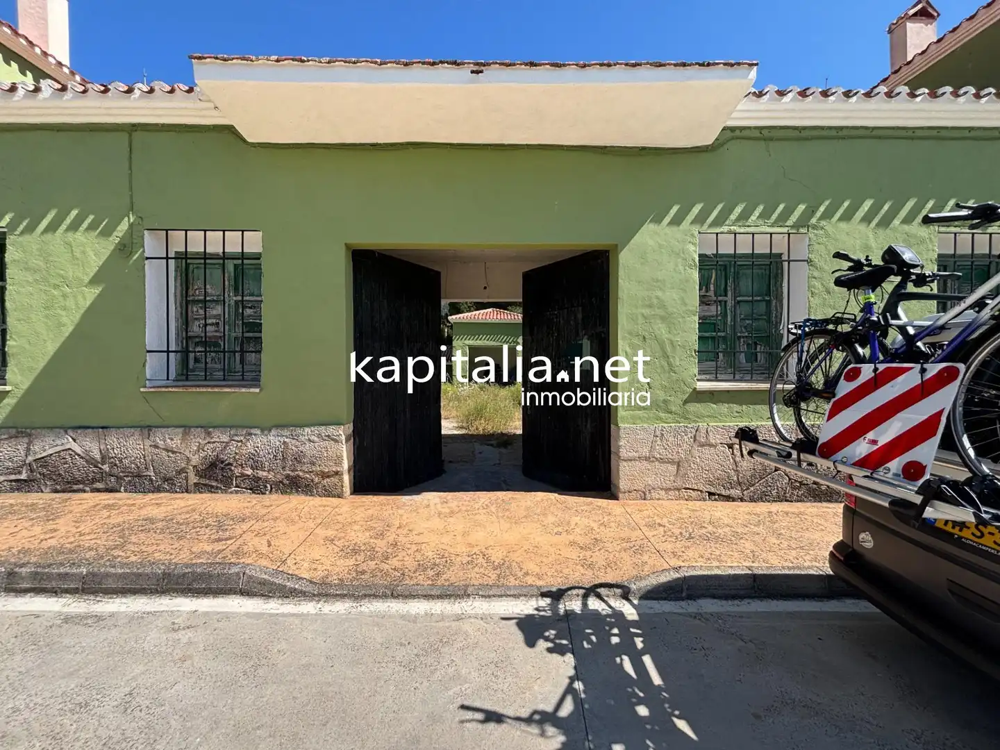 Vista exterior de Finca rústica en venda en Quatretondeta amb Jardí privat