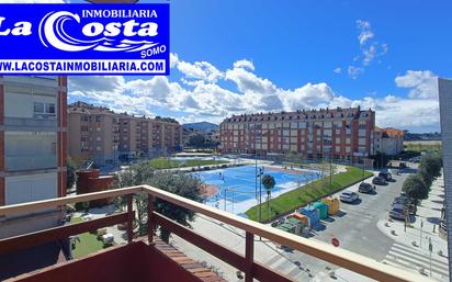 Außenansicht von Wohnung zum verkauf in Ribamontán al Mar mit Terrasse und Balkon