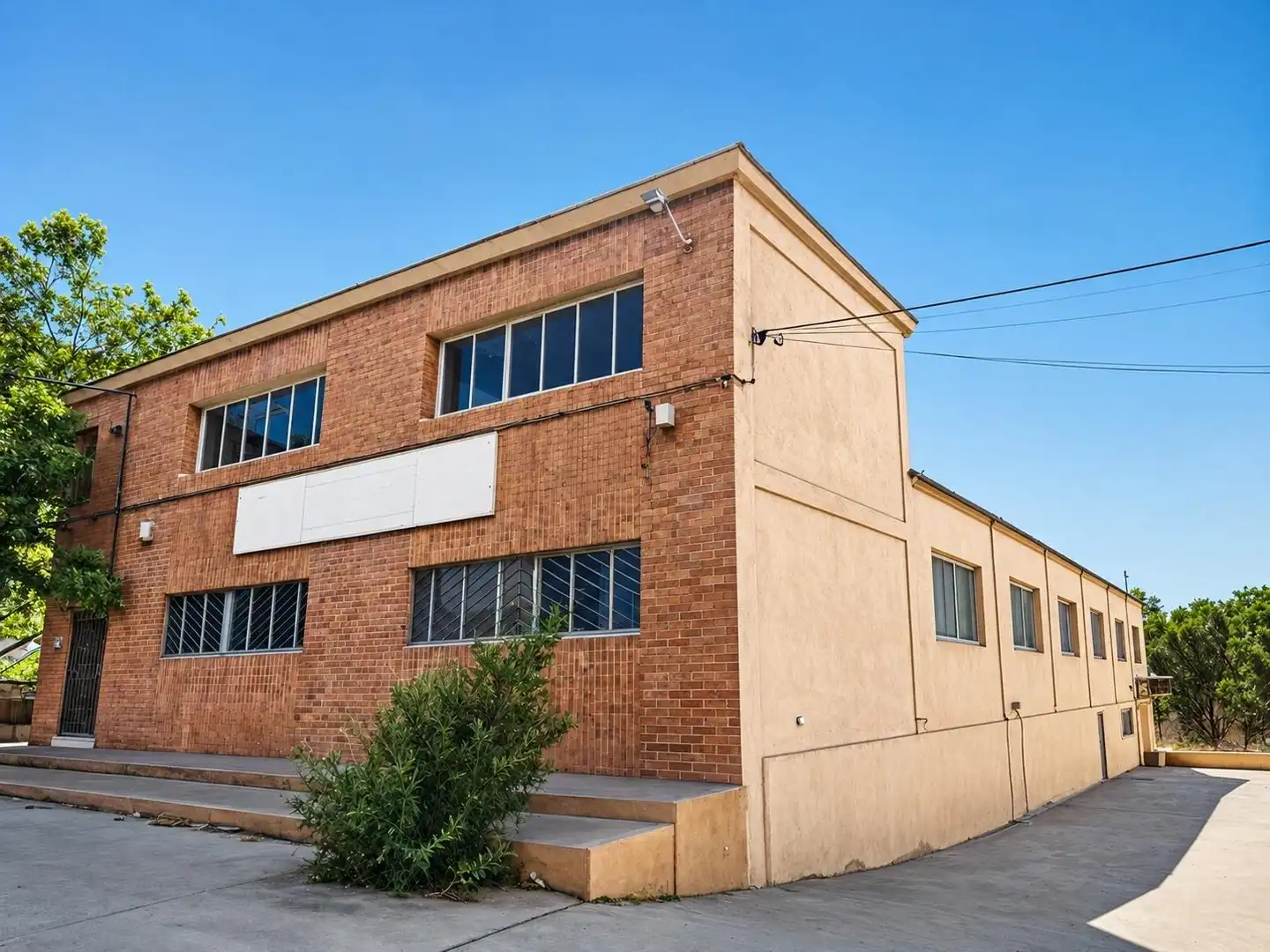 Exterior view of Industrial buildings for sale in Almansa