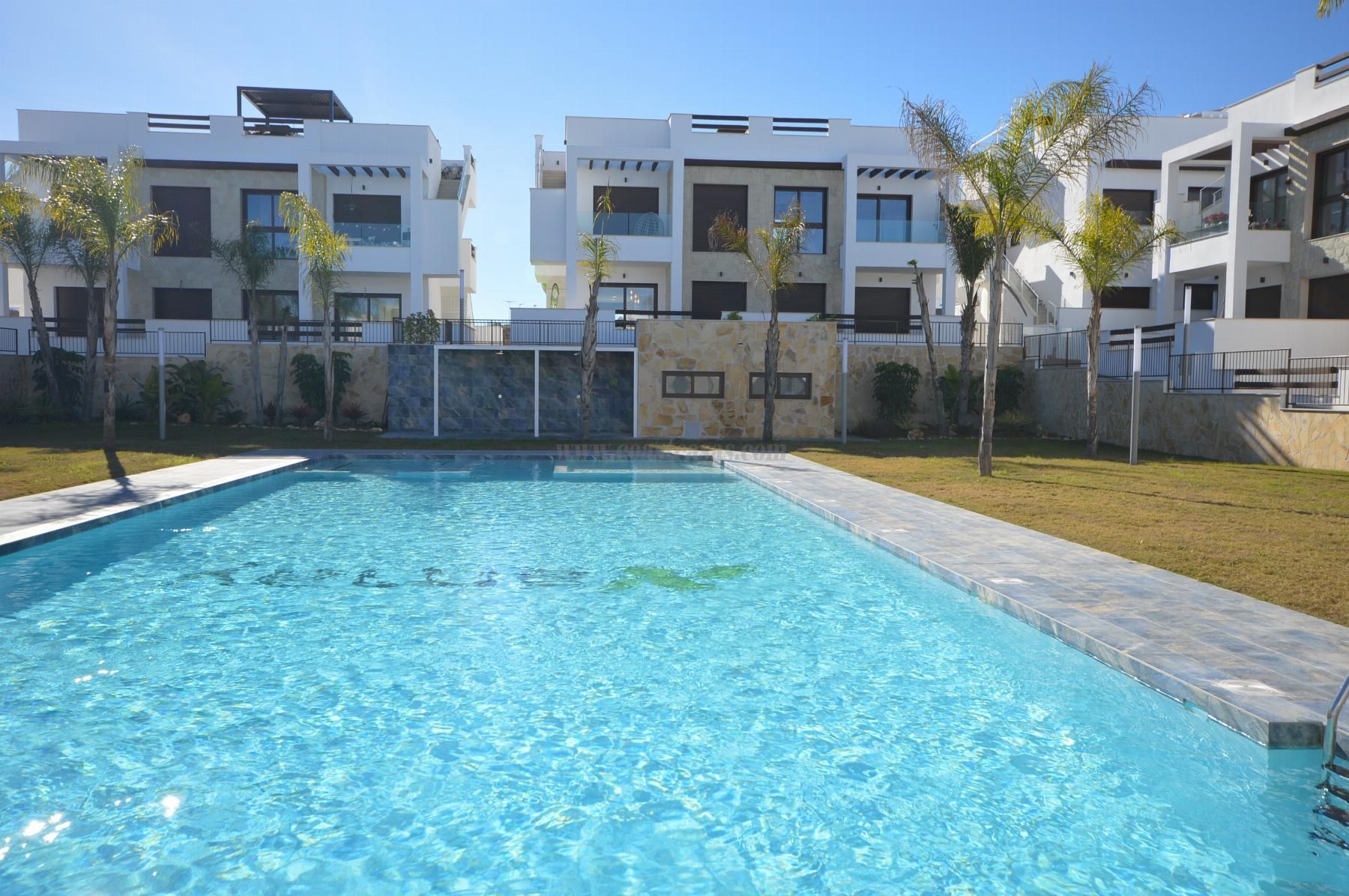 Piscina de Apartament de lloguer en Torrevieja amb Aire condicionat, Calefacció i Terrassa