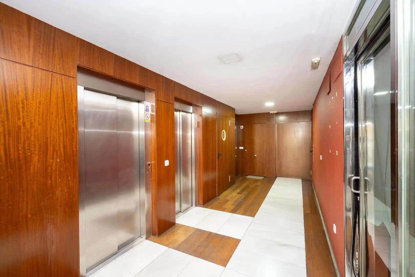 Piso en venta en Granada con Jardín privado, Terraza y Amueblado