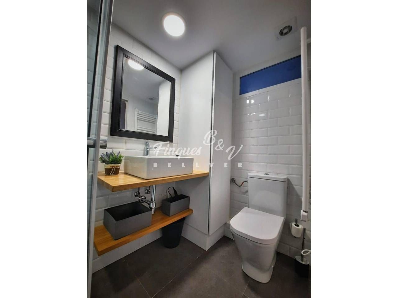 Bany de Apartament de lloguer en Alp amb Calefacció, Parquet i Moblat