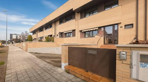 Foto 2 de Casa adosada en venta en Paseo Ibaialde, Aranguren, Navarra