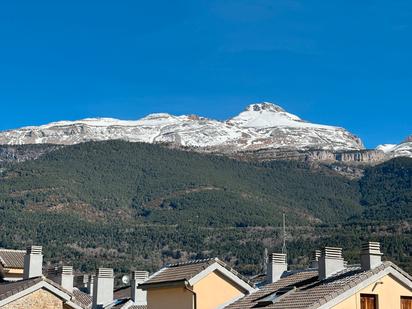 Vista exterior de Apartament en venda en Villanúa amb Calefacció, Parquet i Traster
