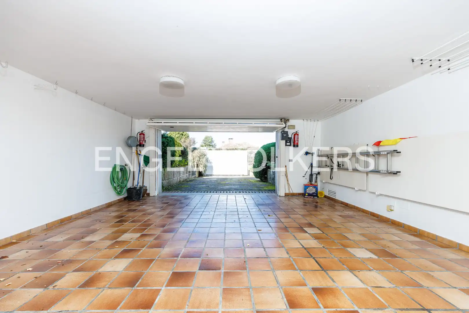 Vista exterior de Casa o xalet en venda en Vigo  amb Calefacció, Terrassa i Piscina