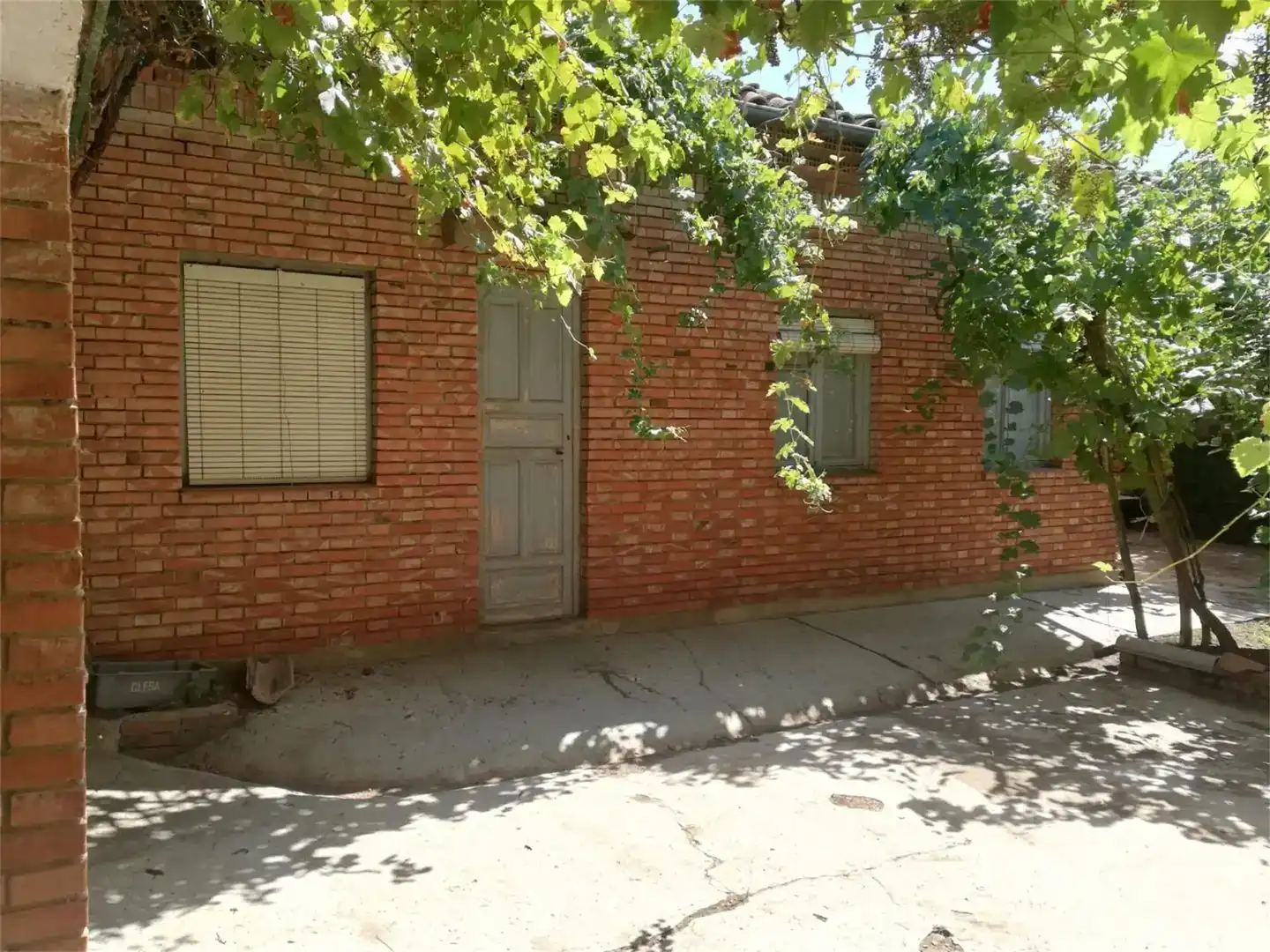 Vista exterior de Finca rústica en venda en Vega de Infanzones amb Jardí privat i Traster