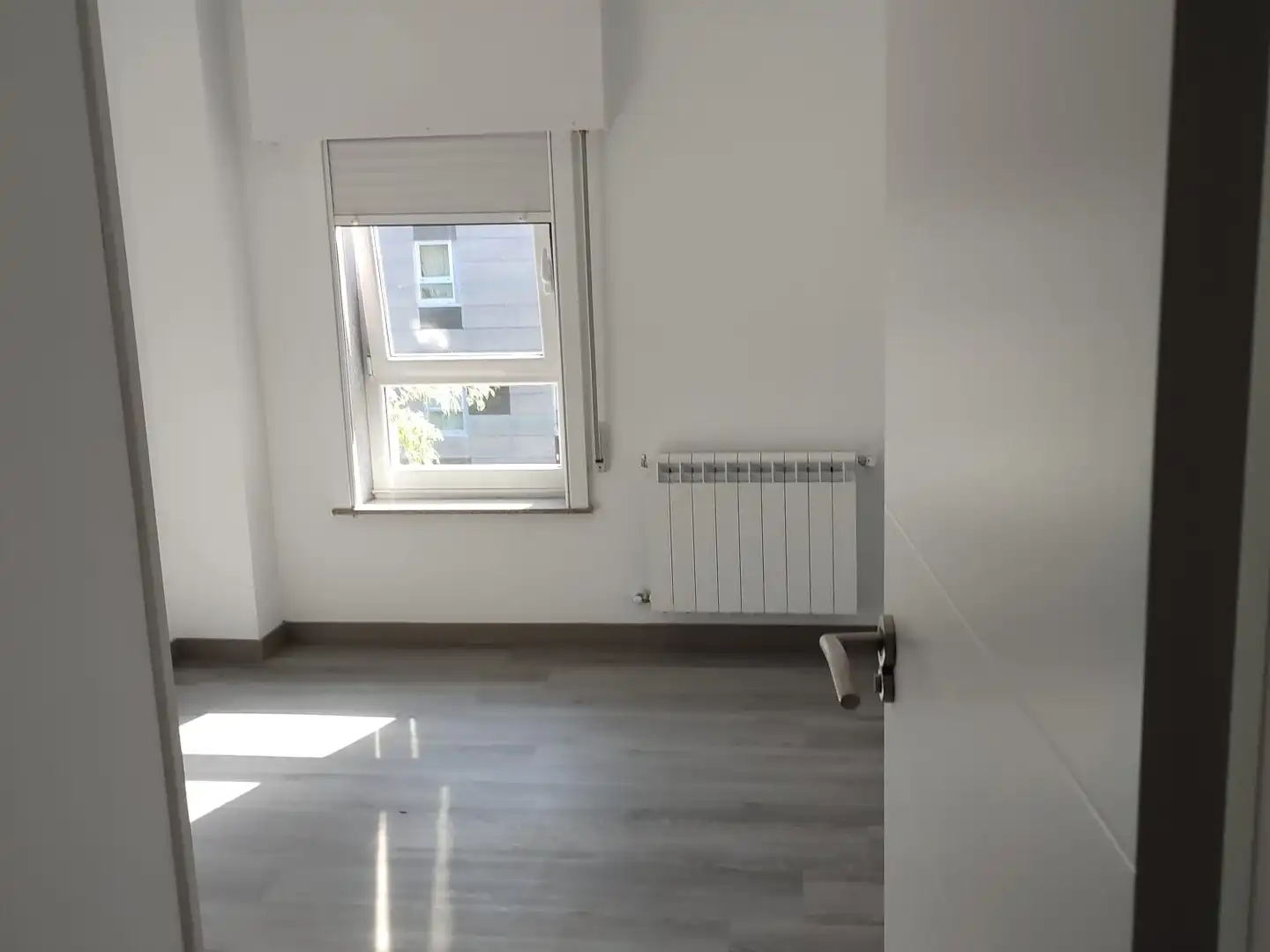 Schlafzimmer von Wohnung zur Miete in Santiago de Compostela  mit Heizung, Abstellraum und Ofen