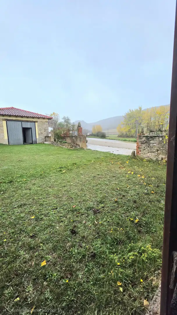 Casa adosada en venda en Valle de Valdelucio