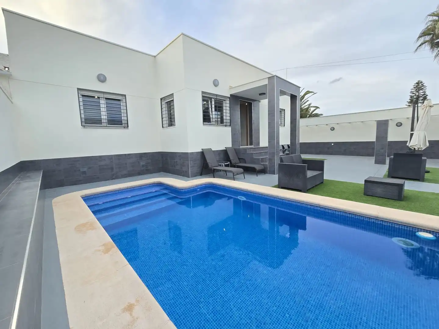 Casa con piscina en venta en Los Balcones - Los Altos, imagen 3