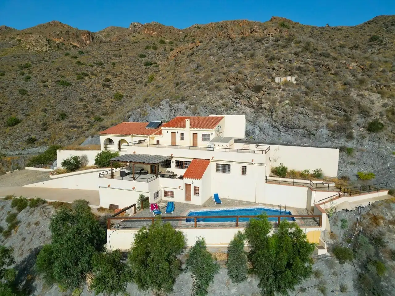 House with pool for sale in Vista de los Ángeles