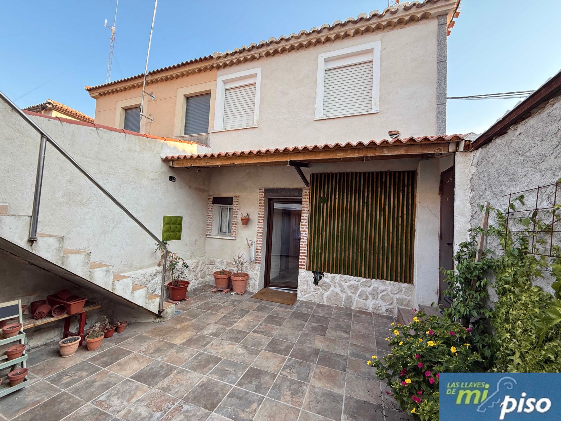 Vista exterior de Casa adosada en venda en Tordesillas amb Calefacció, Jardí privat i Parquet