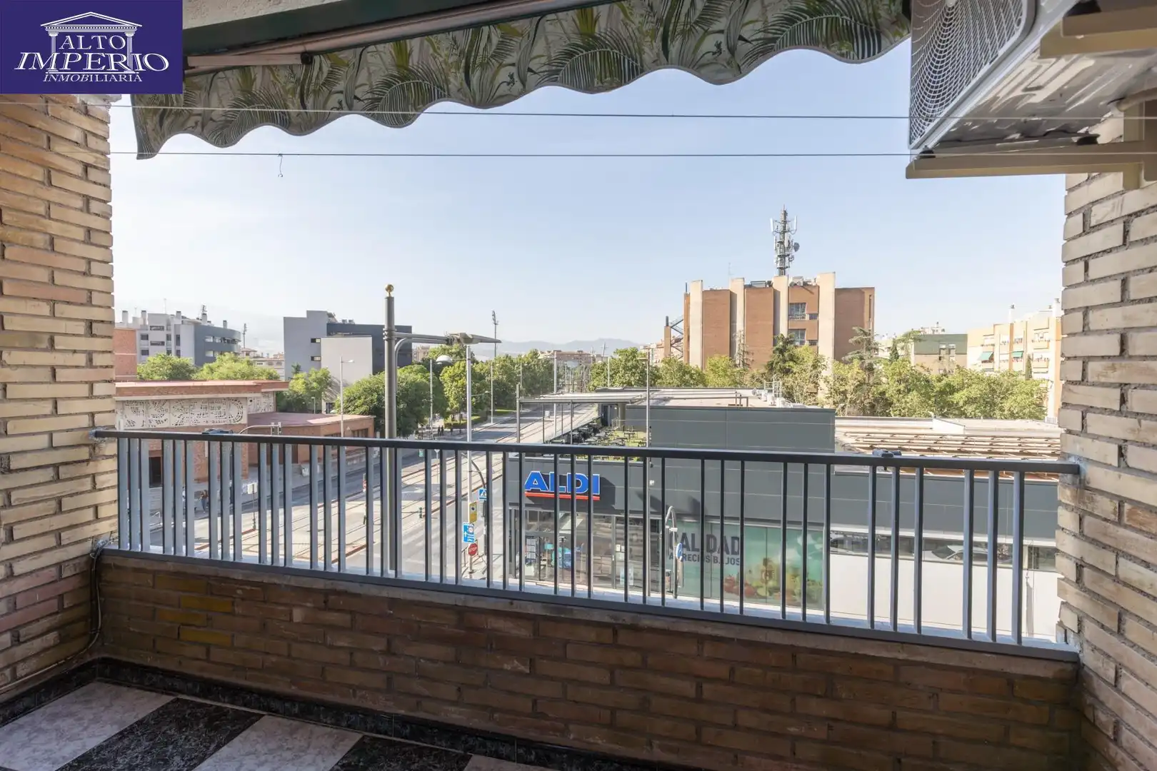 Terrassa de Pis en venda en Granada amb Aire condicionat, Moblat i Balcó