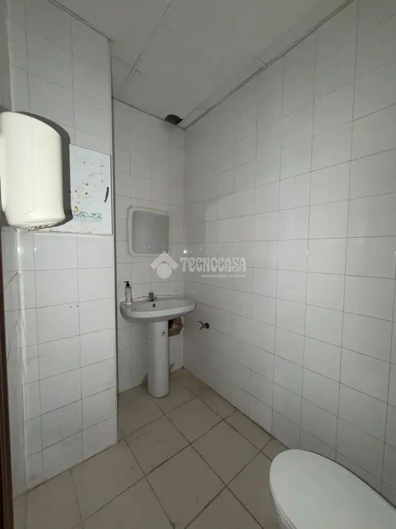 Baño de Local de alquiler en Utrera con Aire acondicionado y Calefacción