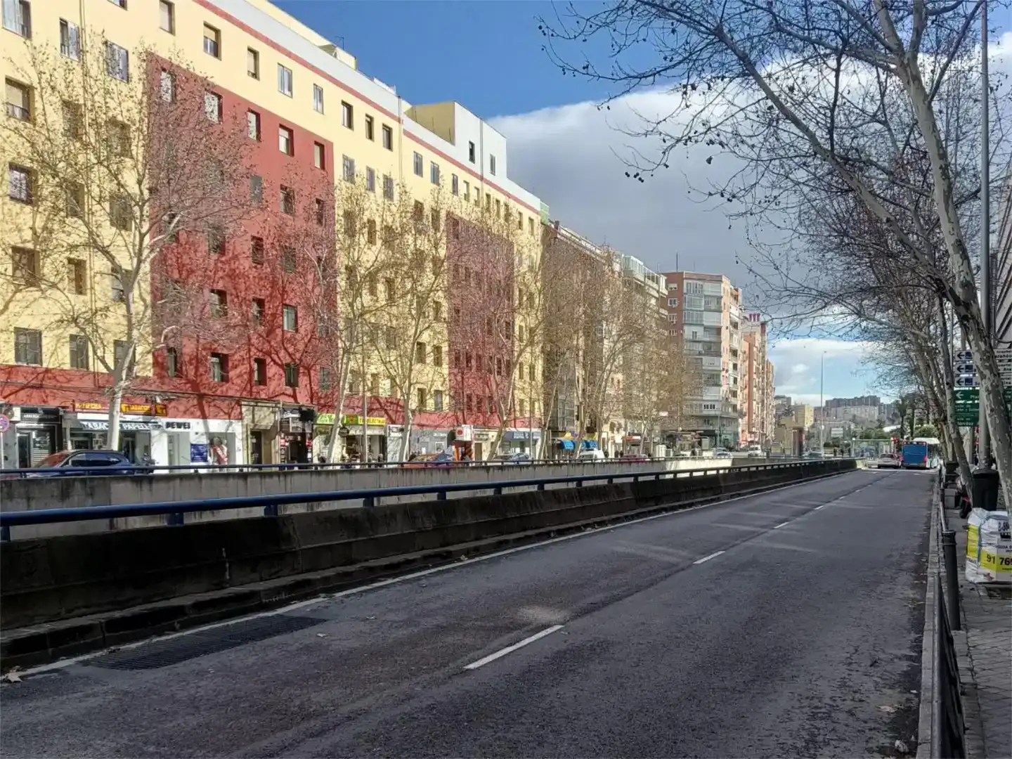 Vista exterior de Local en venta en Madrid con Aire acondicionado