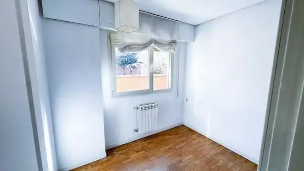 Habitación de Piso de alquiler en Madrid con Aire acondicionado, Jardín privado y Trastero