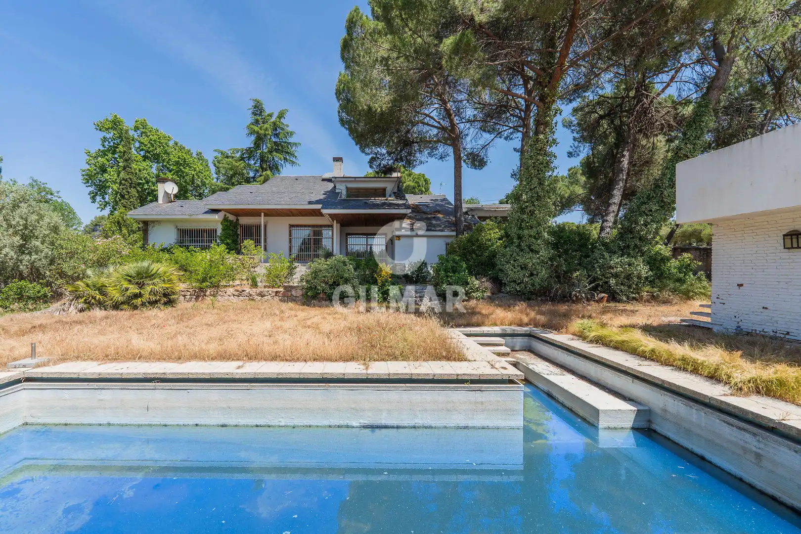 Vista exterior de Casa o chalet en venta en Pozuelo de Alarcón con Calefacción, Jardín privado y Piscina