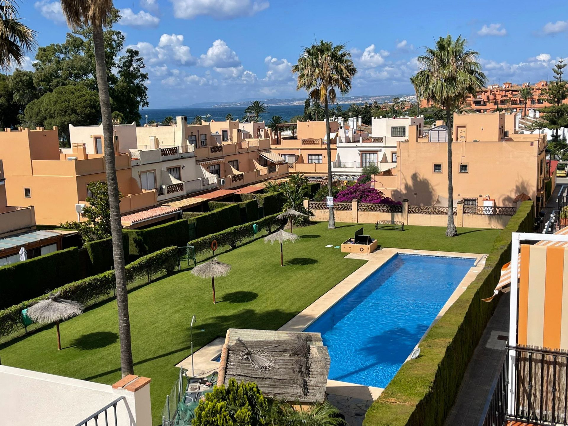 Jardí de Dúplex en venda en Estepona amb Terrassa, Piscina i Piscina comunitària