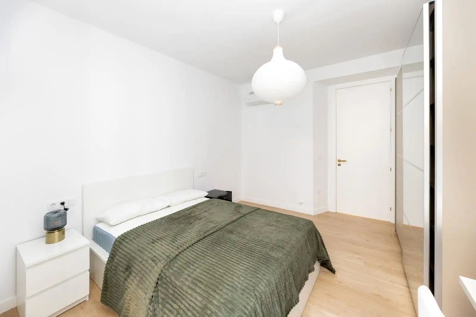 Bedroom of Apartments for rent in Granada  with Air Conditioner, Heating and Parquet flooring