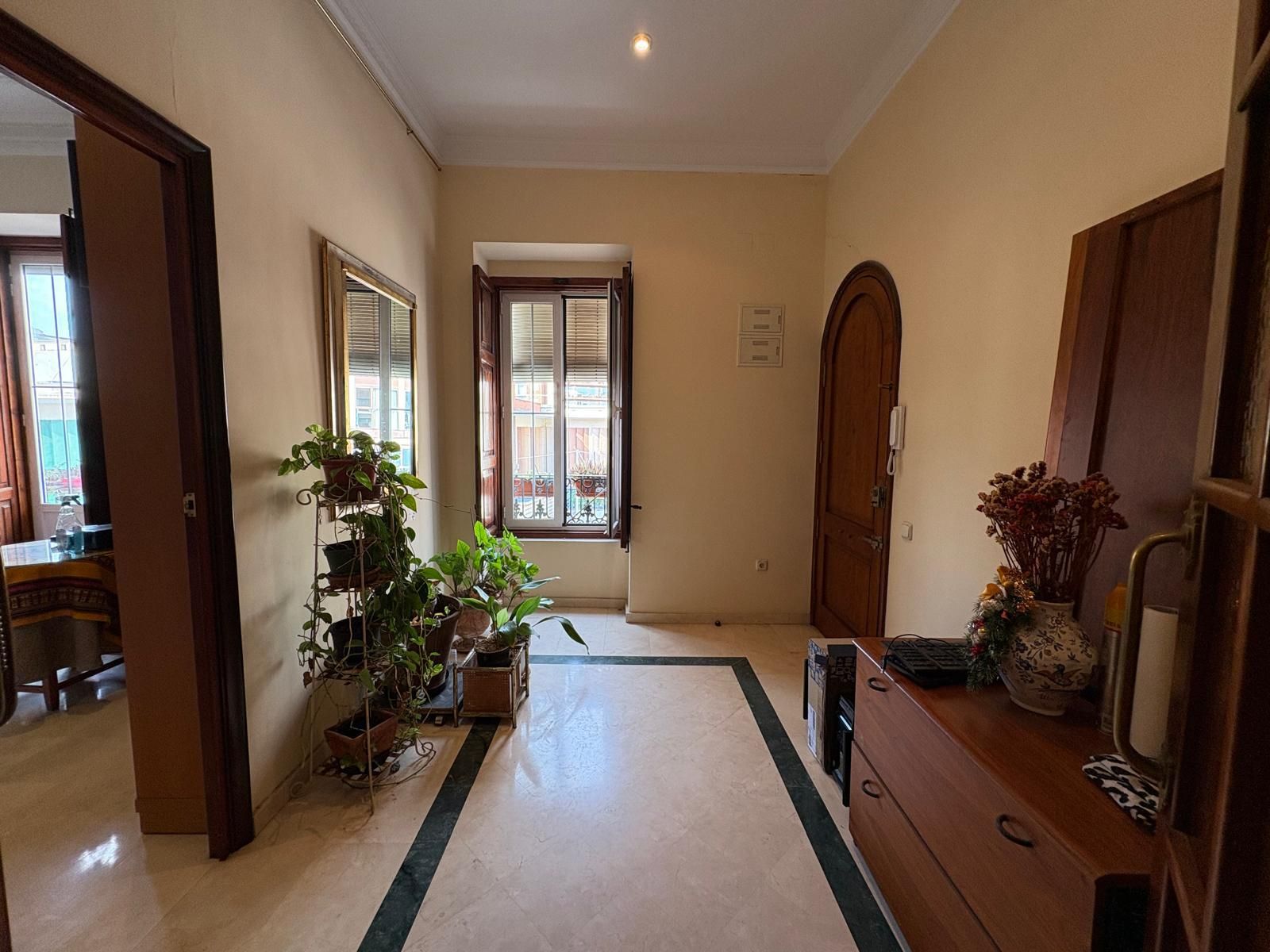 Flat for sale in  Valencia Capital  with Air Conditioner, Parquet flooring and Balcony