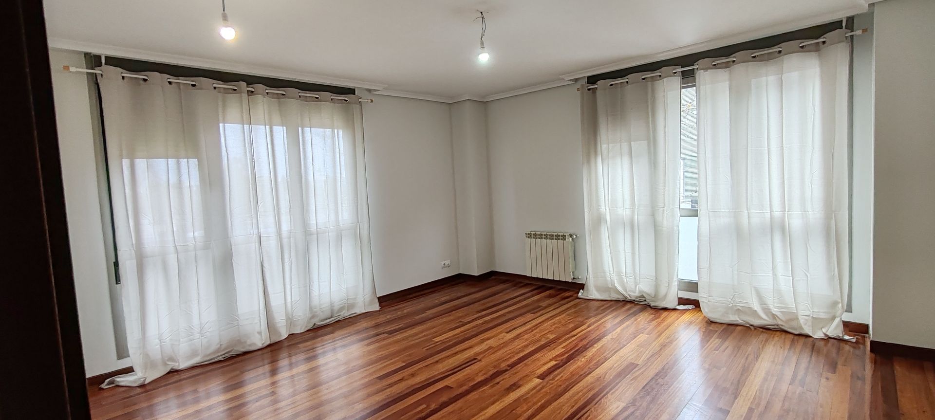 Living room of Flat to rent in Santander  with Heating, Parquet flooring and Storage room