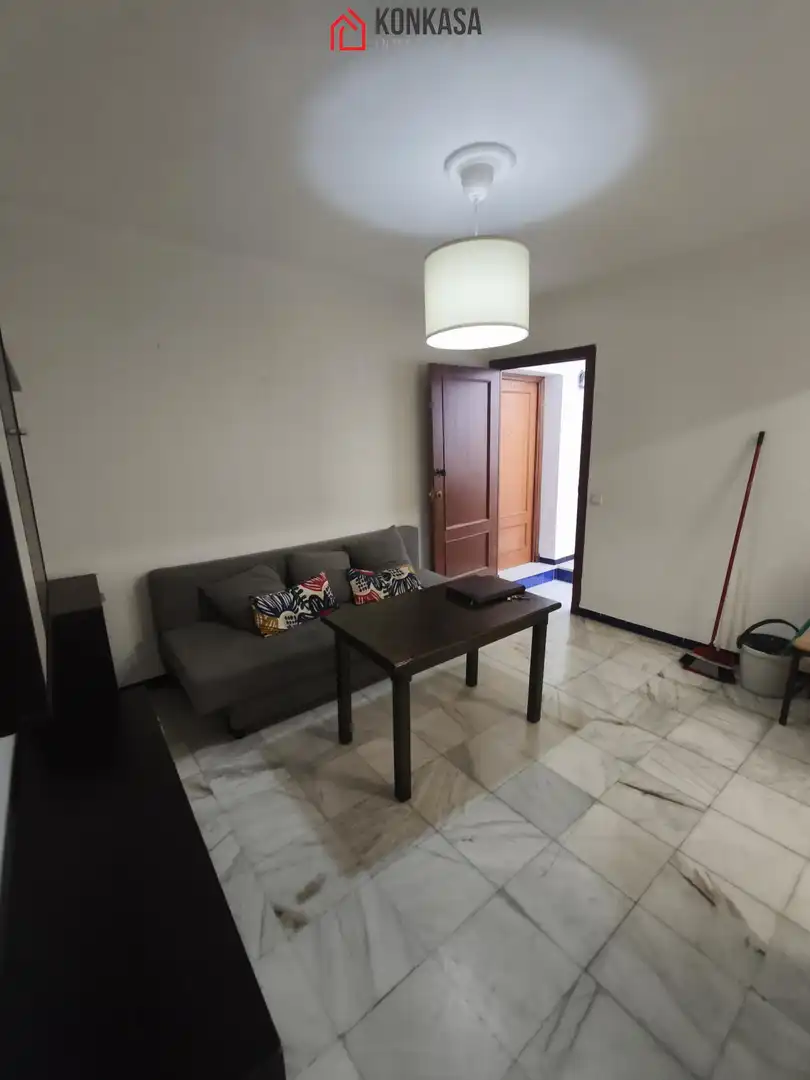 Sala d'estar de Pis de lloguer en Arcos de la Frontera amb Aire condicionat, Moblat i Balcó