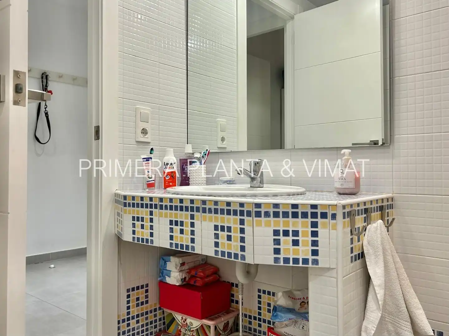 Badezimmer von Erdgeschoss zum Verkauf in Canet de Mar mit Klimaanlage, Heizung und Terrasse