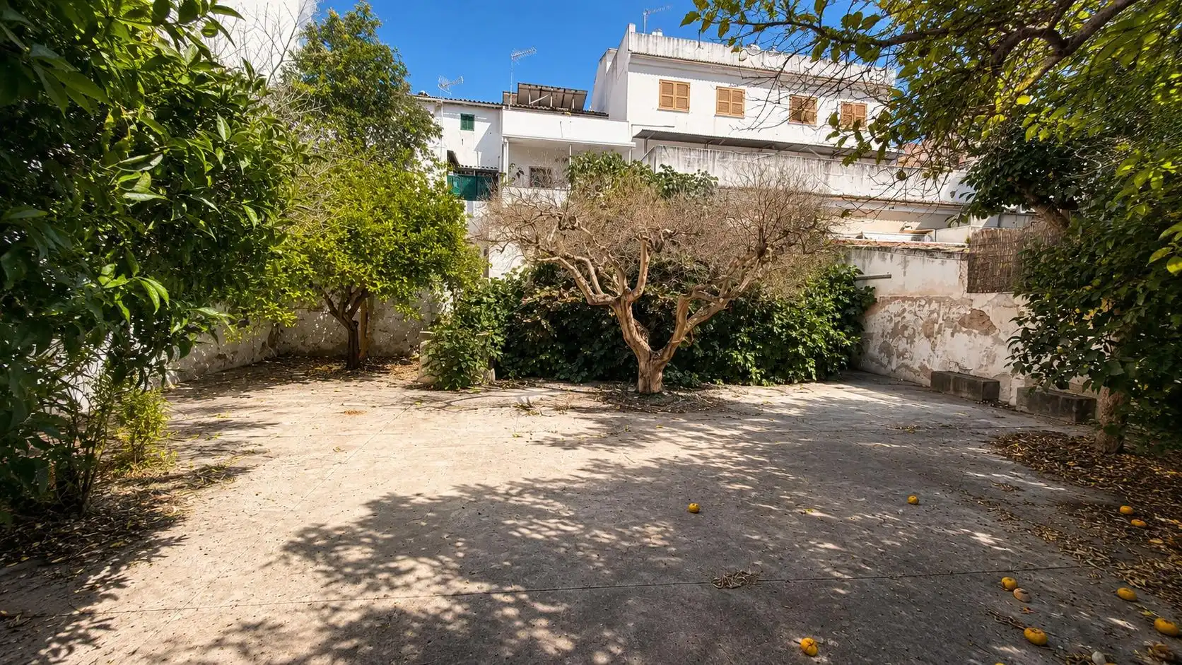Vista exterior de Casa adosada en venda en Inca amb Jardí privat, Terrassa i Traster