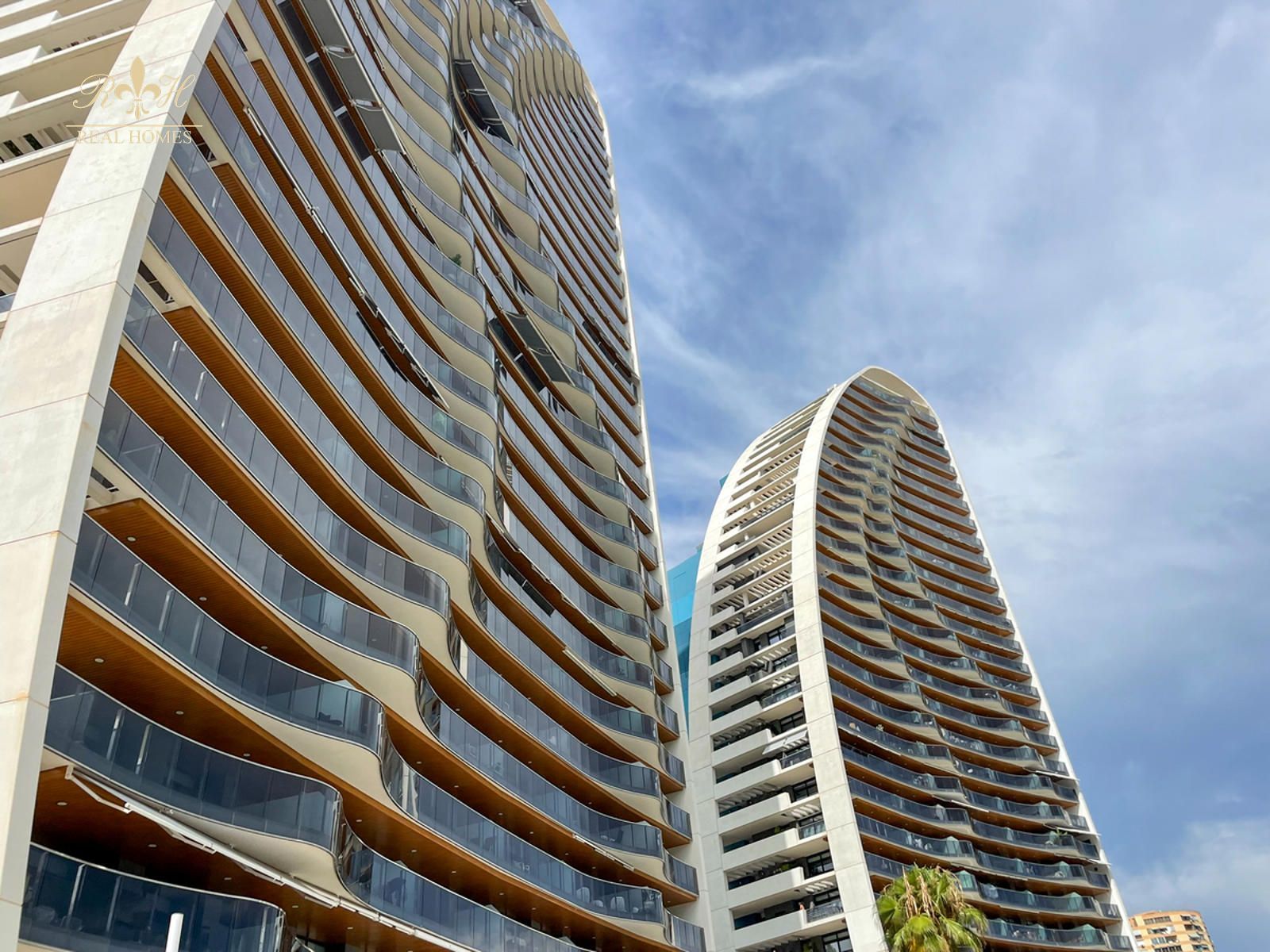 Vista exterior de Pis en venda en Benidorm amb Aire condicionat, Terrassa i Piscina