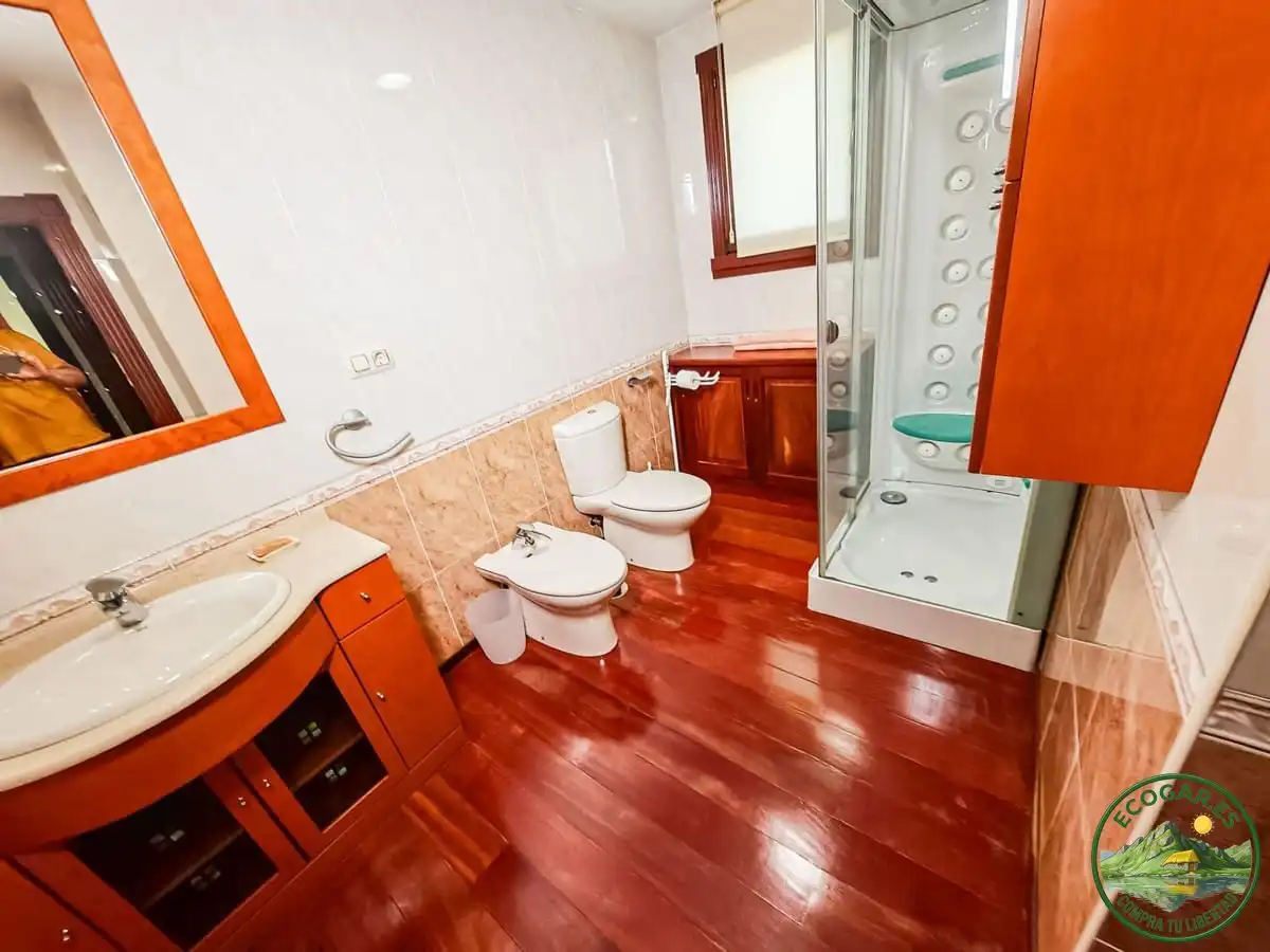 Baño de Casa o chalet en venta en Nava con Calefacción, Jardín privado y Parquet