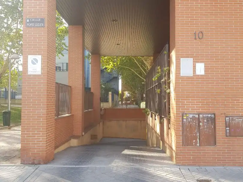 Garage zur Miete in Madrid mit Alarm