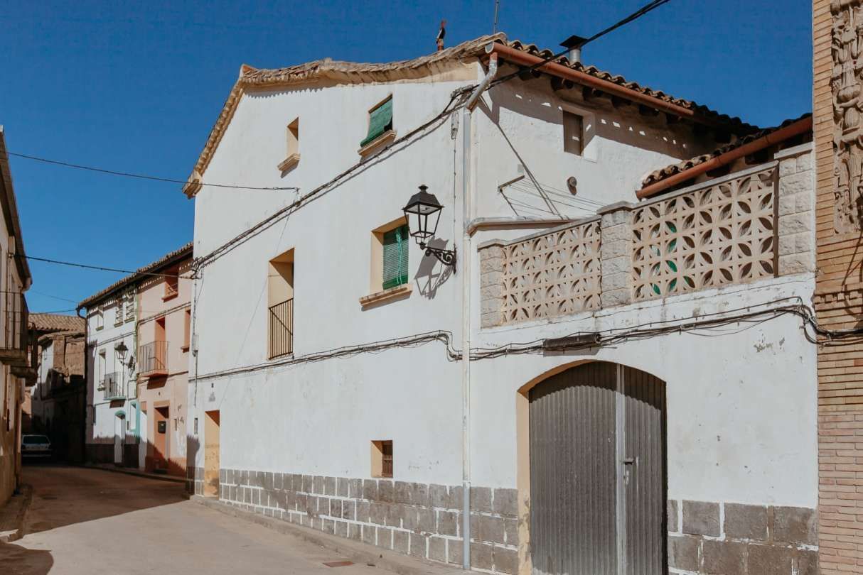 Vista exterior de Casa o xalet en venda en Angüés amb Calefacció, Terrassa i Moblat