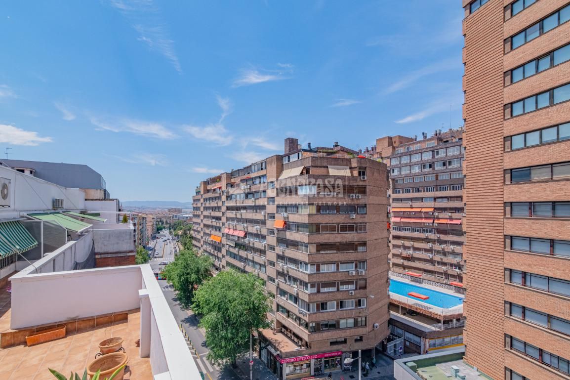 Exterior view of Flat for sale in  Granada Capital