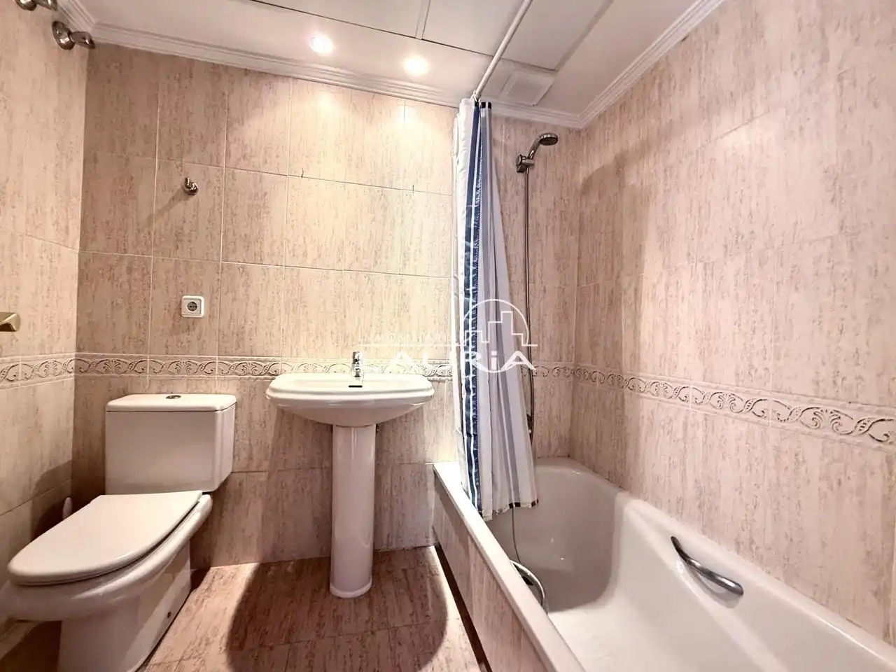 Badezimmer von Dachboden zum Verkauf in Valencia mit Klimaanlage und Terrasse