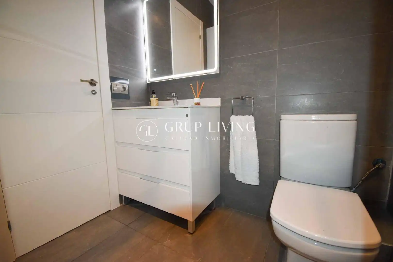 Baño de Piso de alquiler en Sitges con Calefacción, Terraza y Amueblado