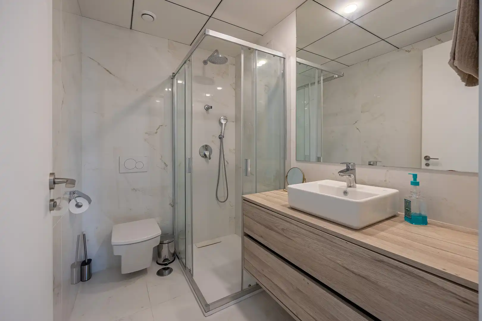 Baño de Apartamento en venta en Benidorm con Trastero, Piscina y Amueblado