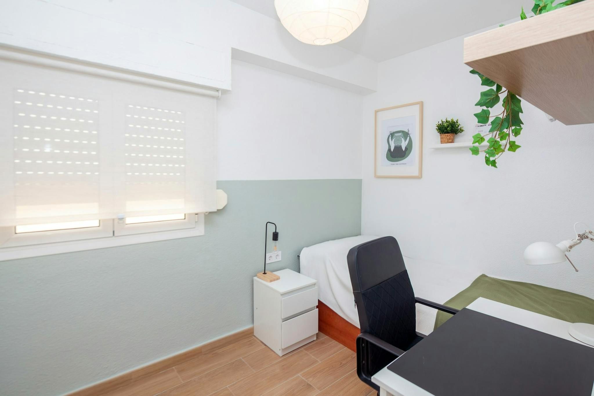 Bedroom of Flat to share in  Valencia Capital  with Furnished, Washing machine and TV