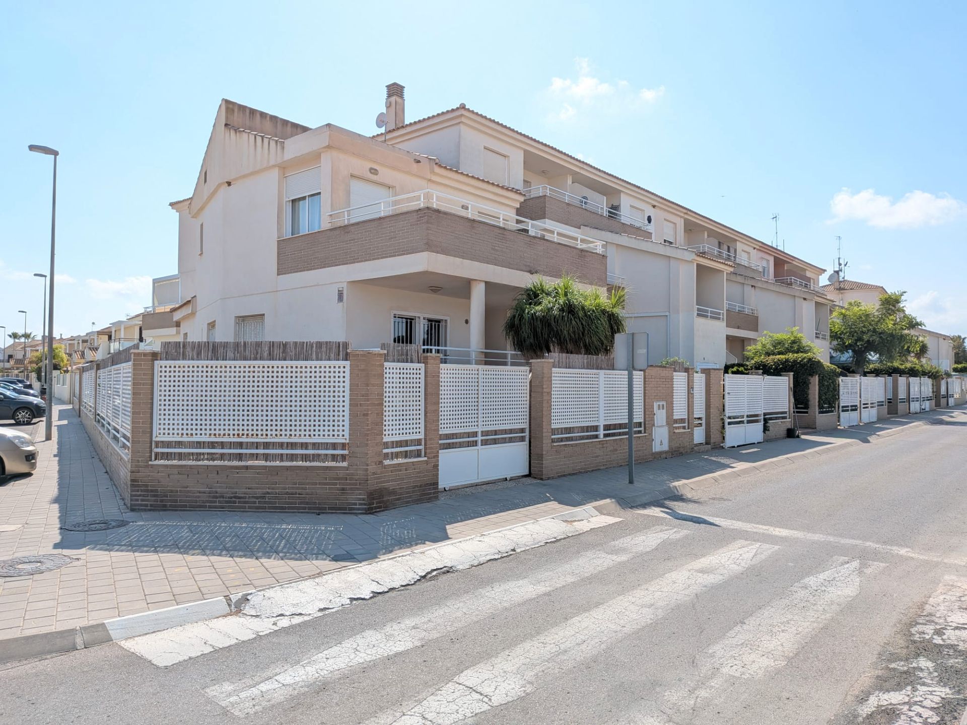 Vista exterior de Casa adosada en venda en Torre-Pacheco amb Aire condicionat, Jardí privat i Terrassa