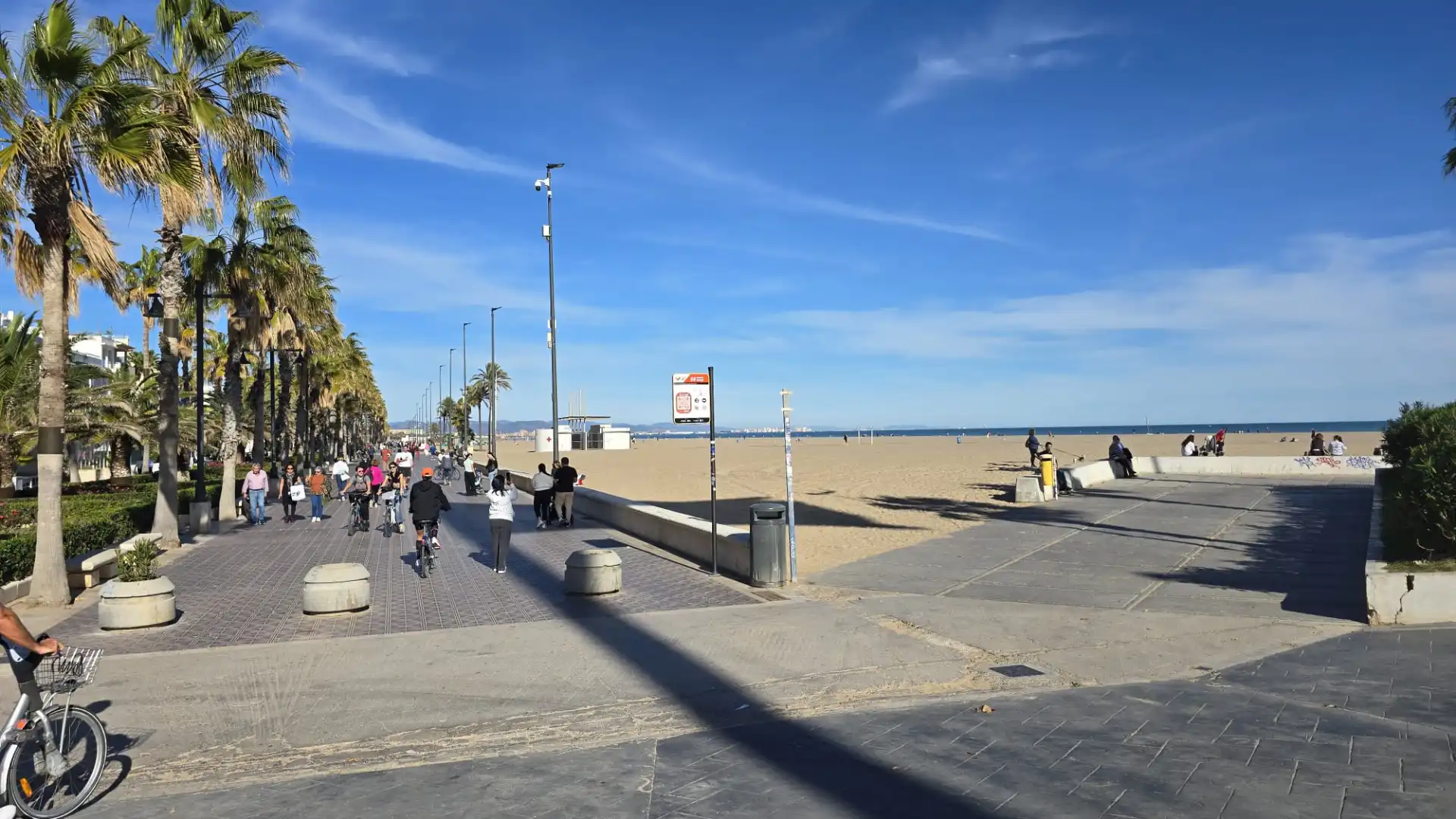 Exterior view of Flat for rent in Valencia  with Air Conditioner, Heating and Oven
